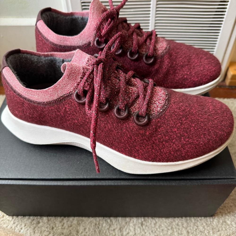 ALLBIRDS Wool Dasher Mizzle Low W10.5 deep red / blush pink Excellent!